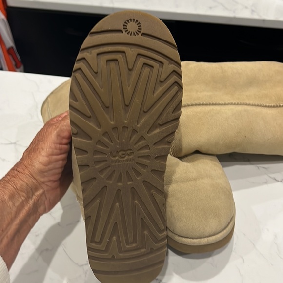 Womens UGG Boots - Picture 4 of 5